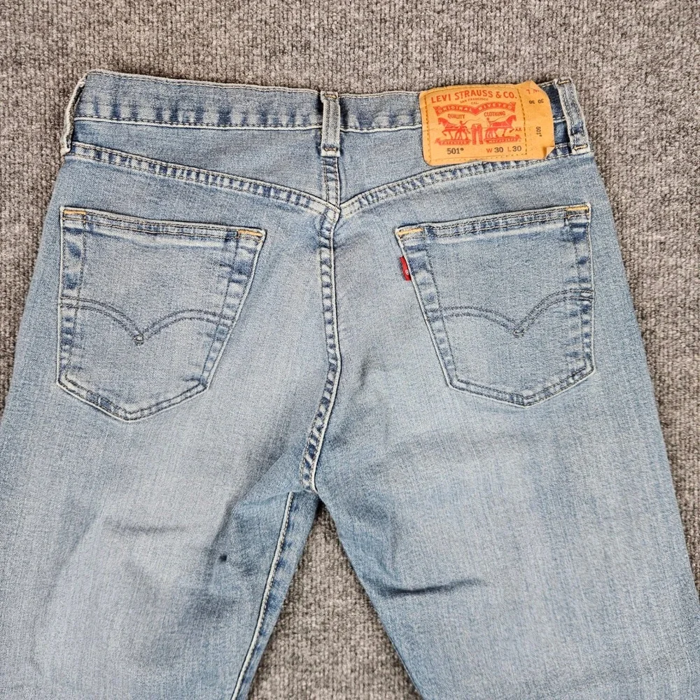 Levi 501 Jeans Men's 30x30(28) Original Fit Button Fly Straight Light Wash Denim